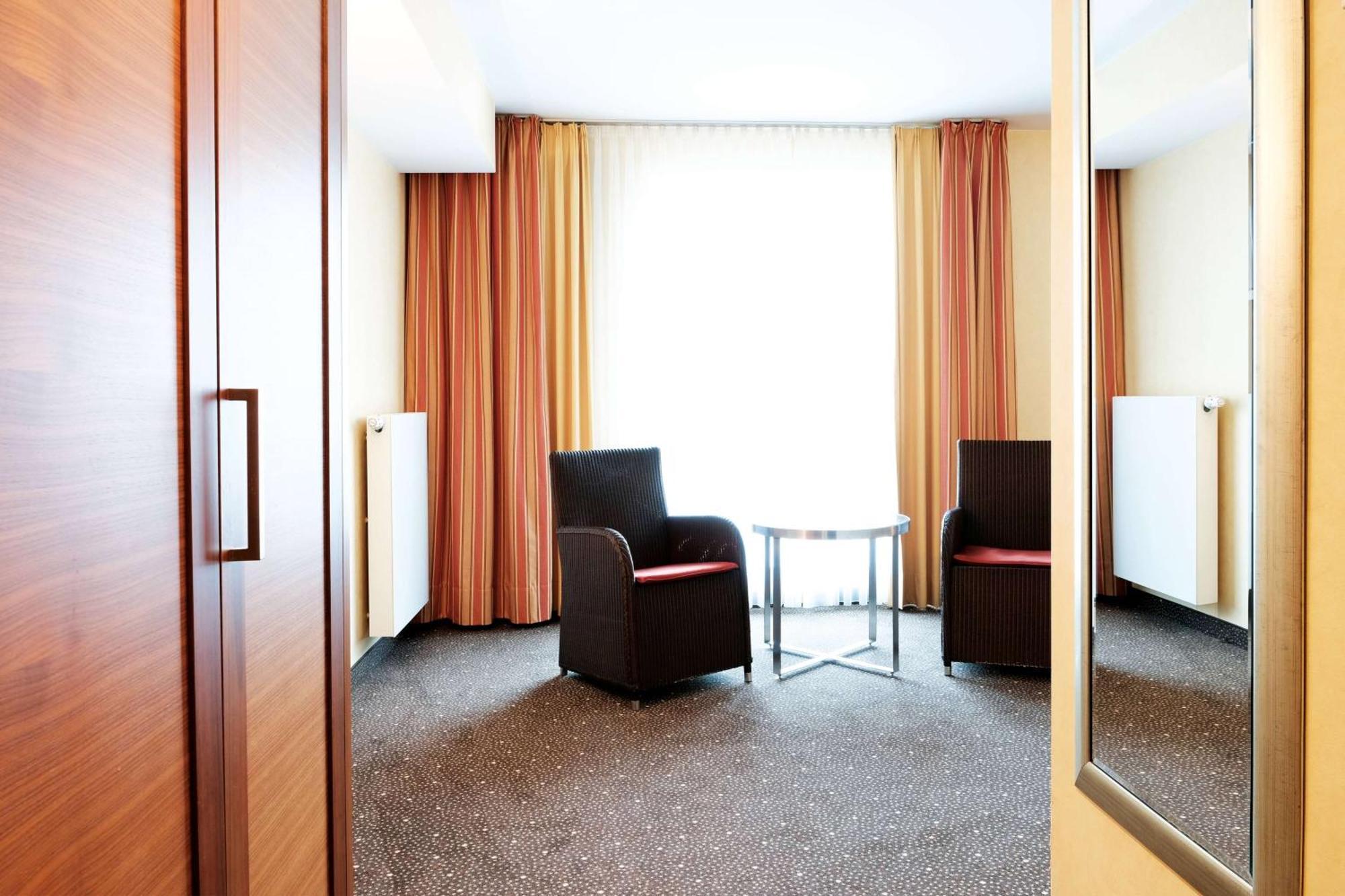 Ramada By Wyndham Duesseldorf Ratingen Hotel Exterior foto
