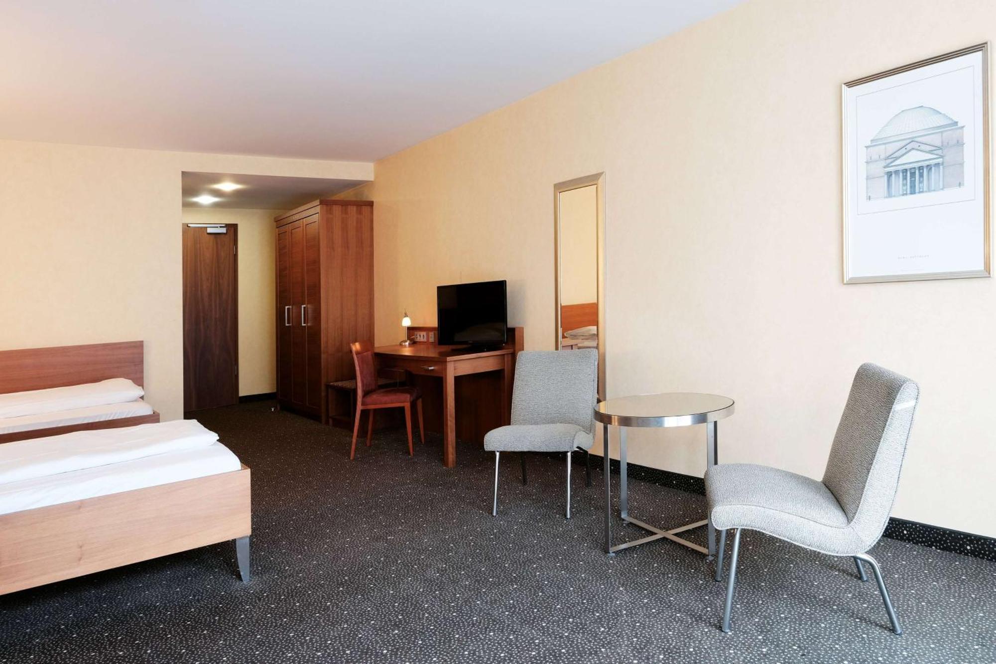 Ramada By Wyndham Duesseldorf Ratingen Hotel Exterior foto