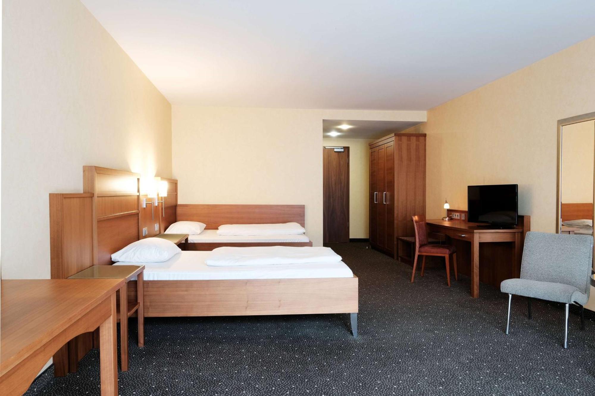 Ramada By Wyndham Duesseldorf Ratingen Hotel Exterior foto