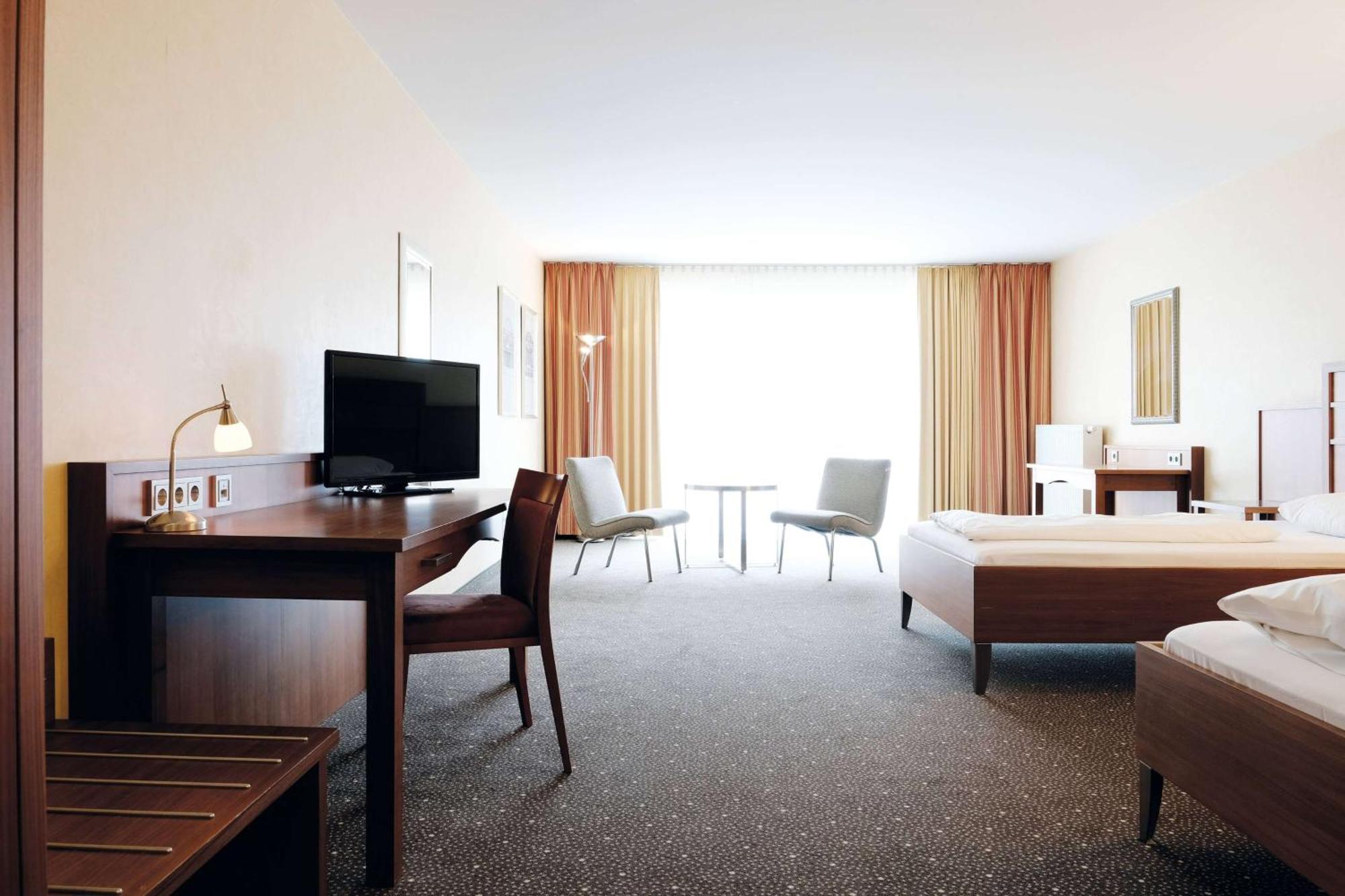 Ramada By Wyndham Duesseldorf Ratingen Hotel Exterior foto