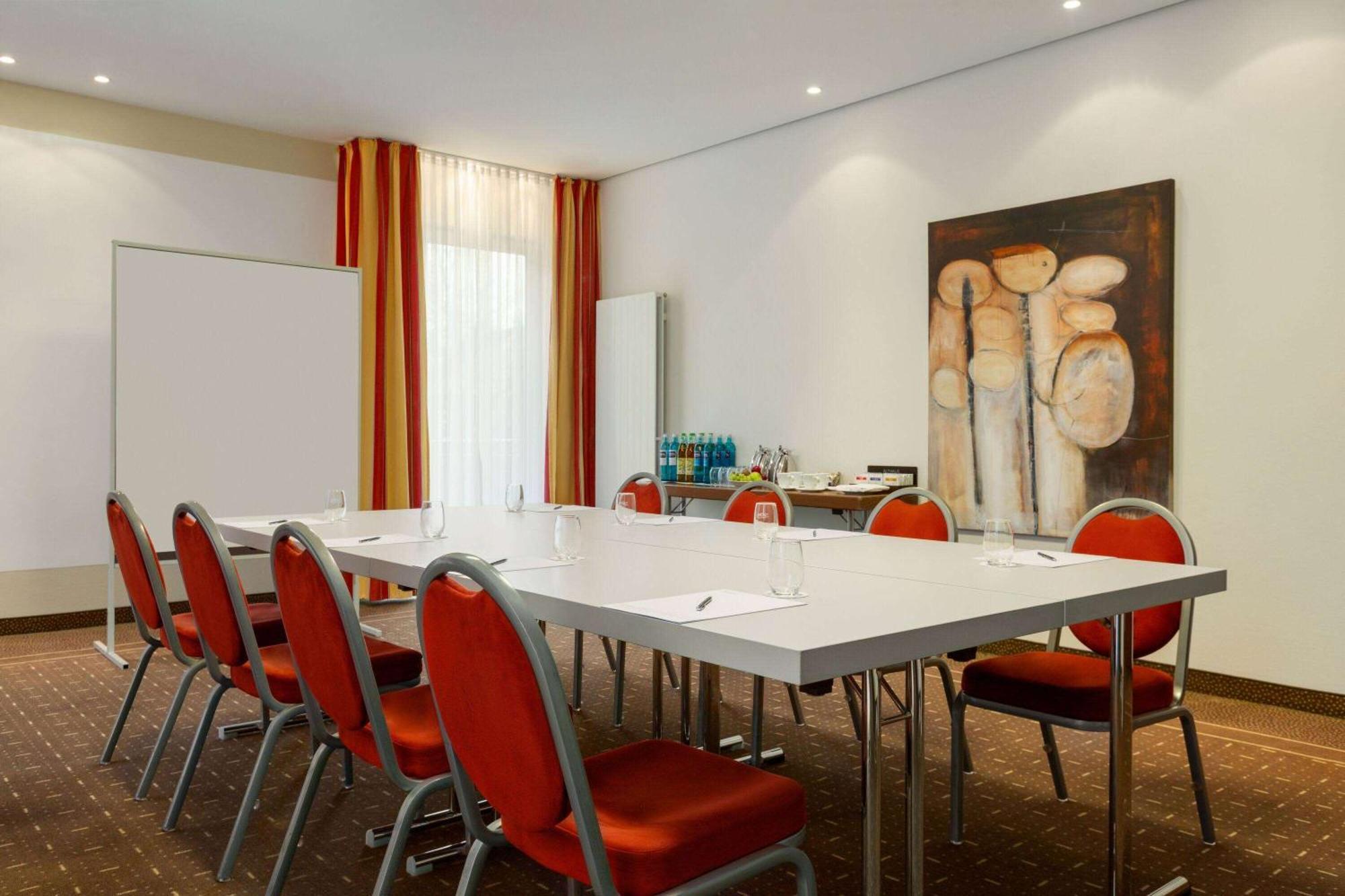 Ramada By Wyndham Duesseldorf Ratingen Hotel Exterior foto