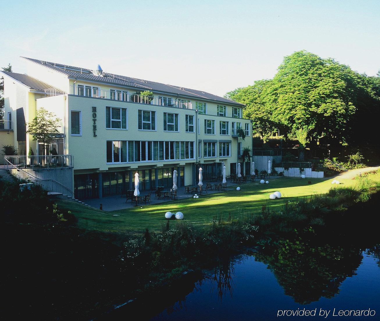 Ramada By Wyndham Duesseldorf Ratingen Hotel Exterior foto